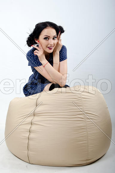 Девушка в платье