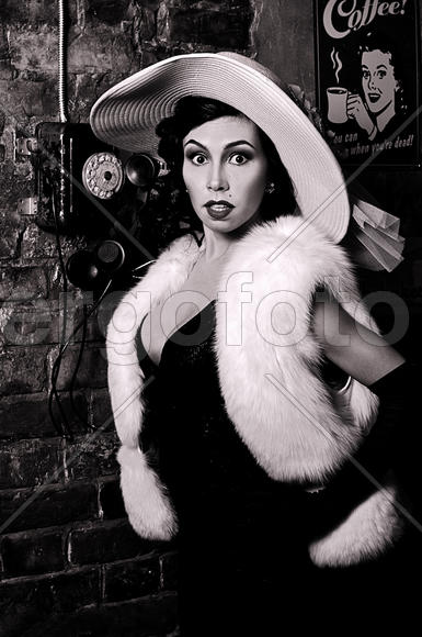 Девушка в шляпе