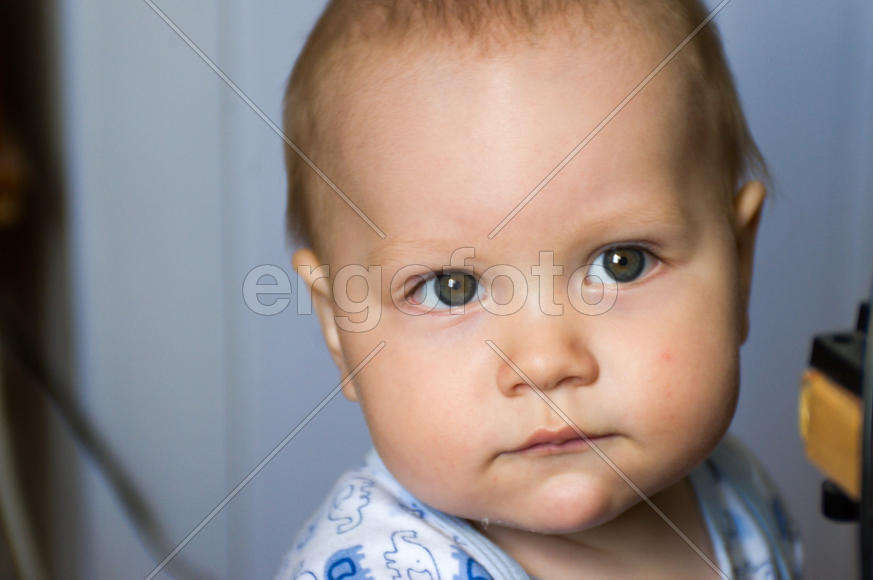 Портрет ребёнка в квартире