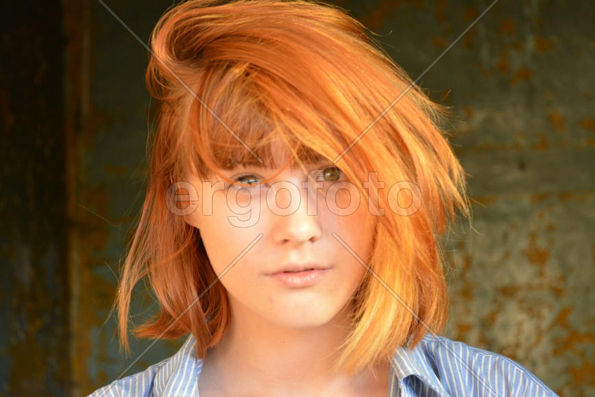 Рыжая девушка