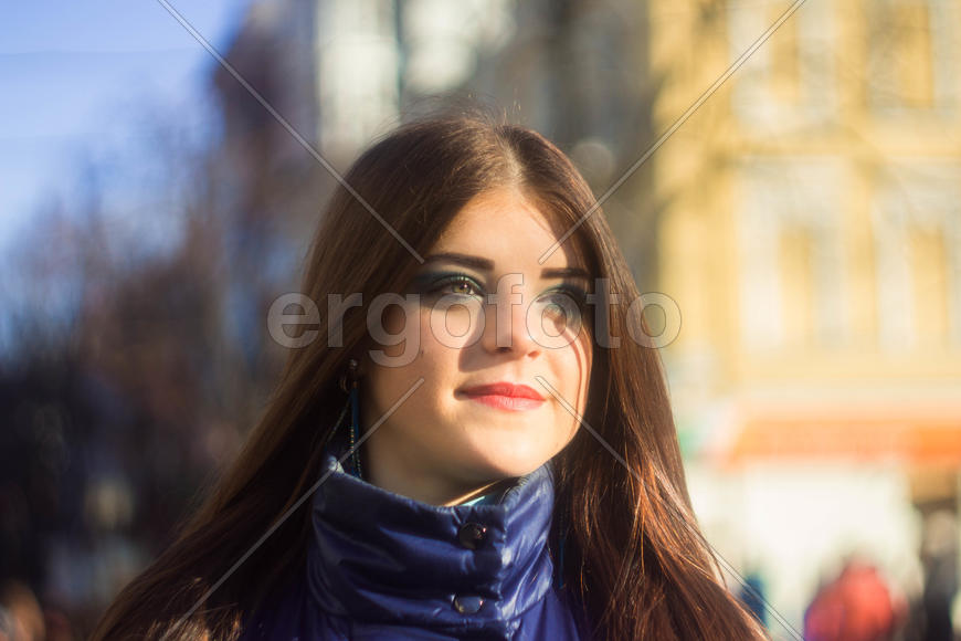 Девушка в городе портрет