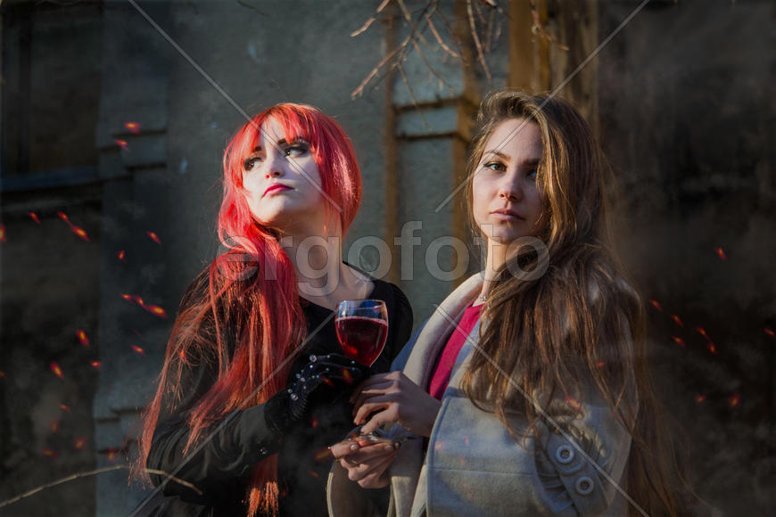 Две девушки