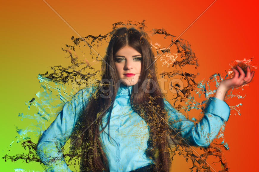 Девушка в голубой рубашке