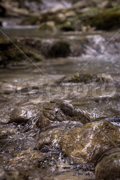 Камни в воде