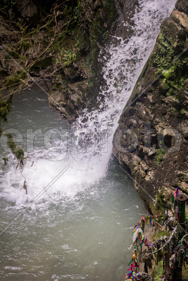 Брызги водопада