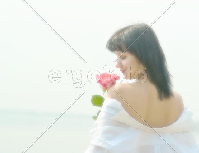 Портрет девушки с розой