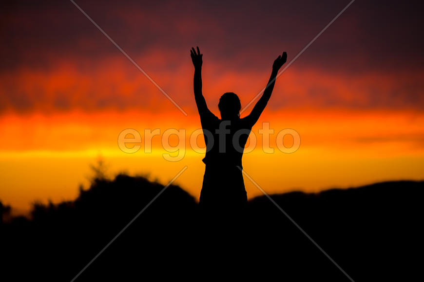 Силуэт на закате дня