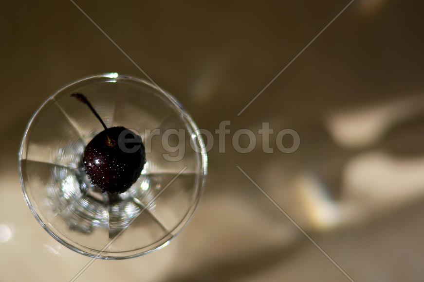 Черешня в бокале, вид сверху