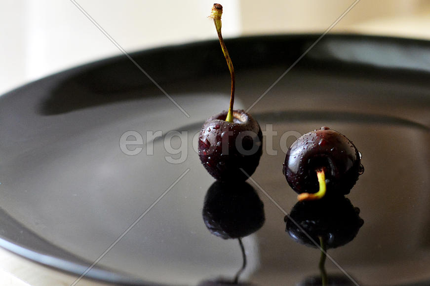 Ягоды на блюде