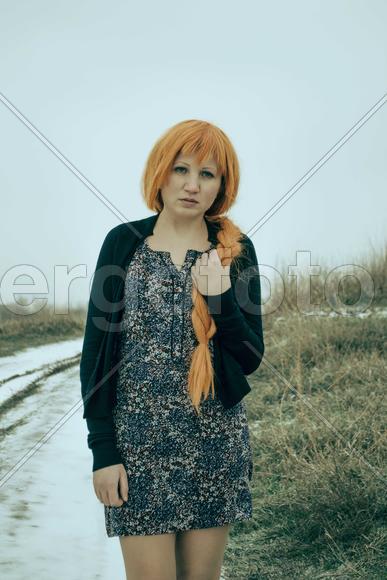 Девушка на дороге