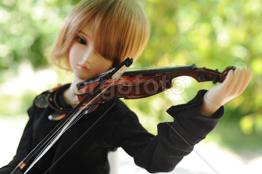 Кукла со скрипкой