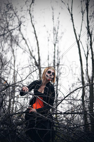 Девушка в лесу