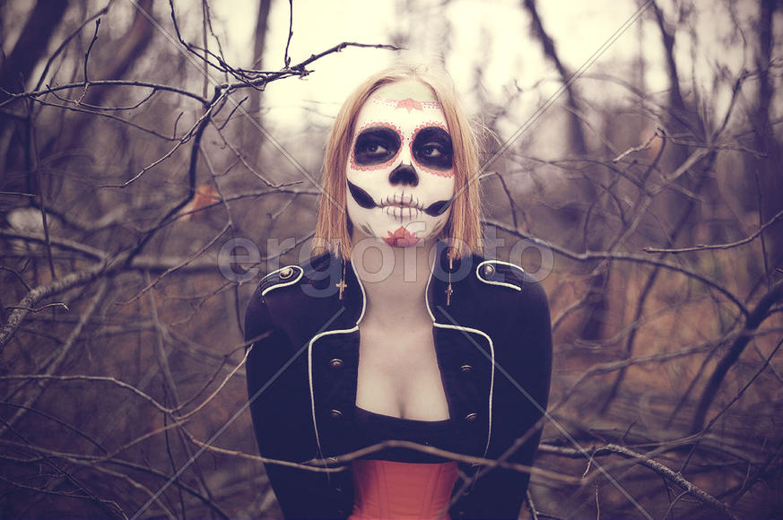 Девушка в гриме