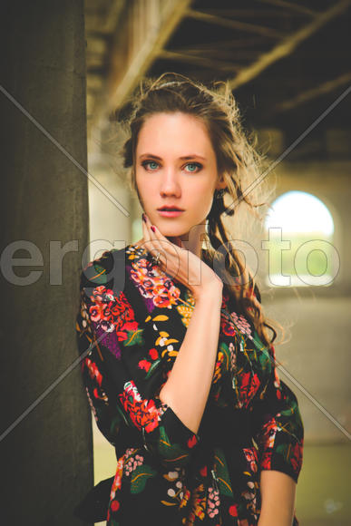 Девушка в платье