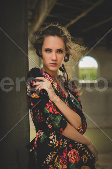 Девушка в платье