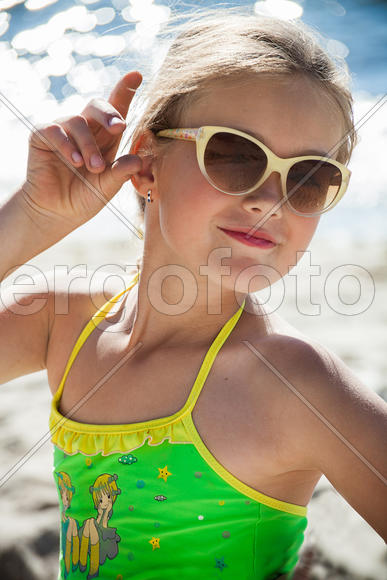 Портрет девочки в очках