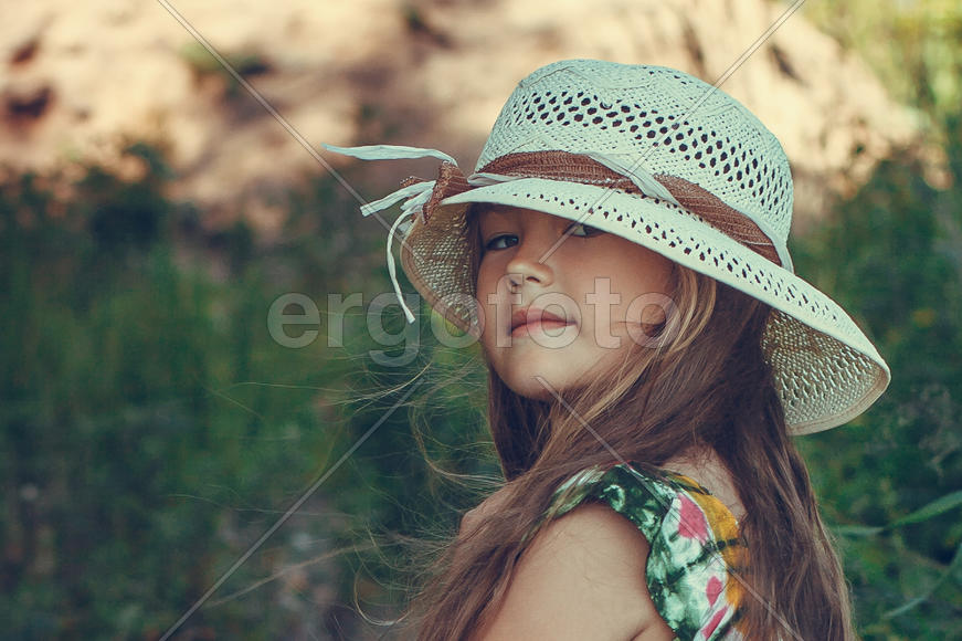 Девочка в шляпе