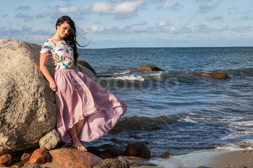 Девушка на море