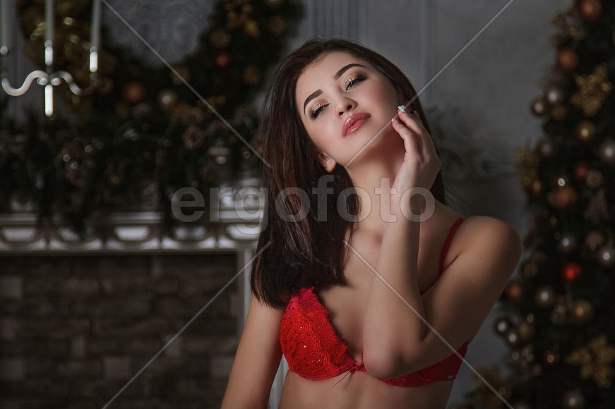 Девушка в красном