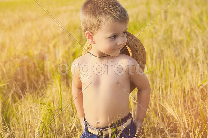 Мальчик на природе