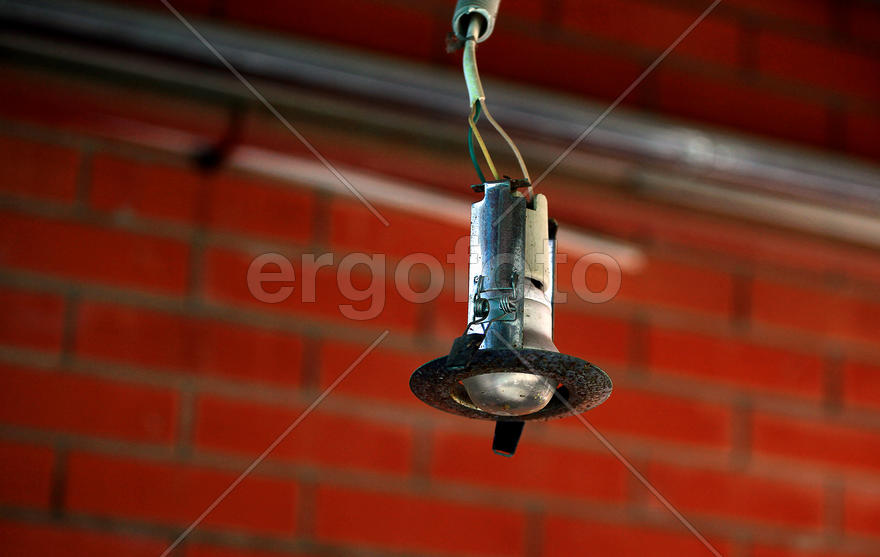 Лампа на проводе