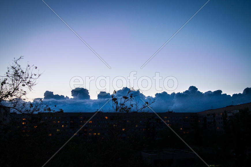Необычные облака в городе