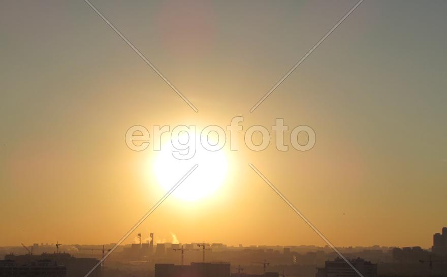 Город и закат