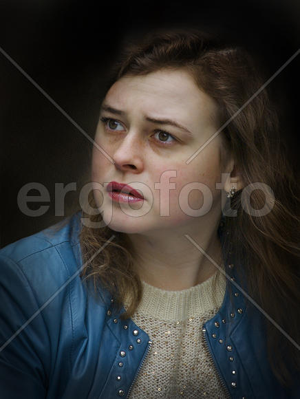 Девушка с удивленным взглядом