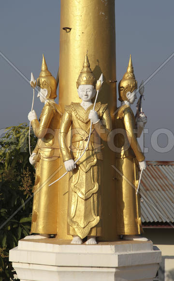 Дэвы. Статуи.