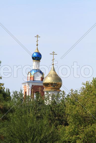 Золотой купол церкви 