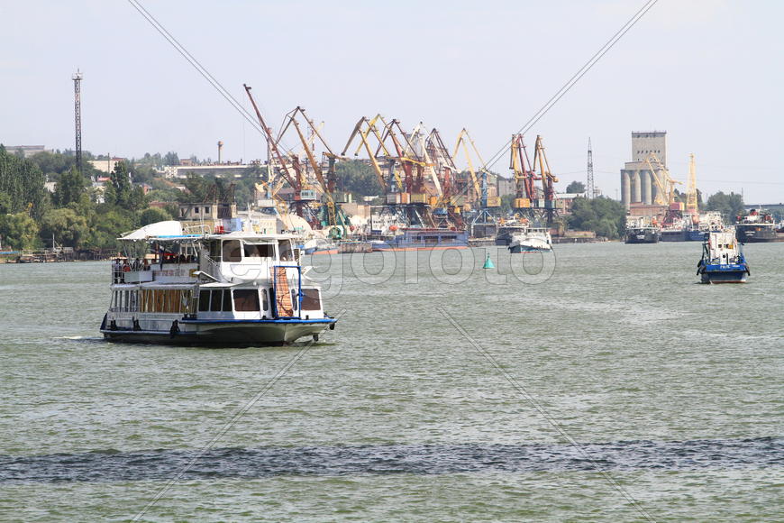 Судно на воде 