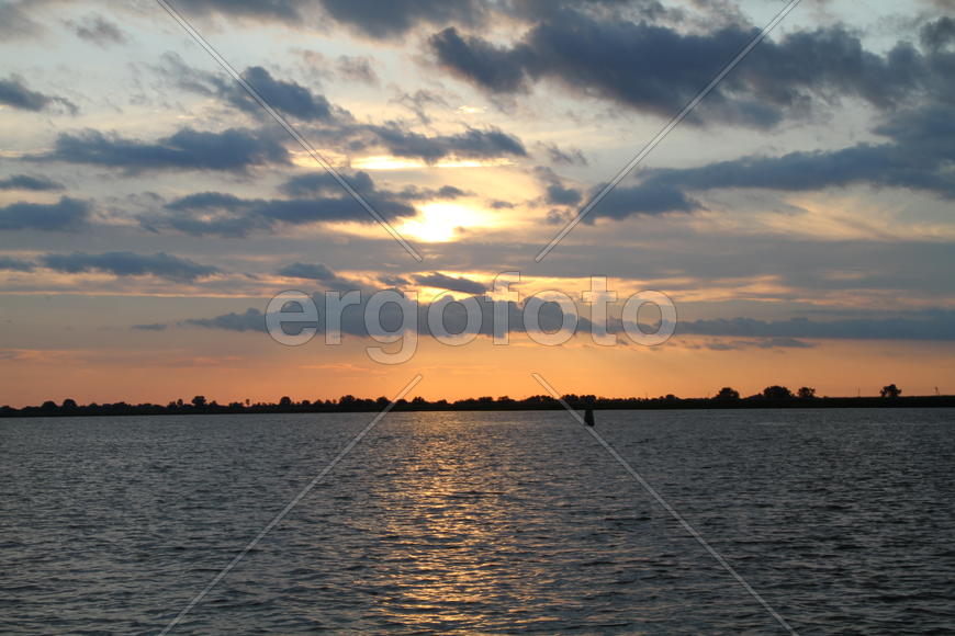 Закат на воде