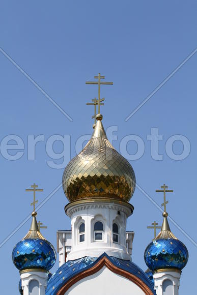 Золотой купол церкви 