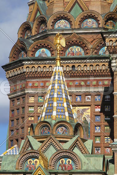 Фрески на стенах древнего здания 