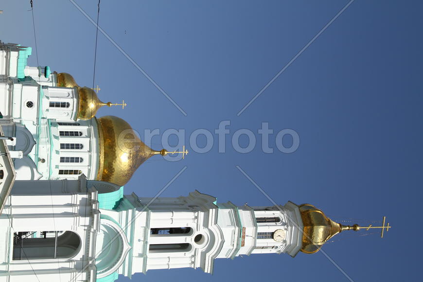 Башни и купола церкви 