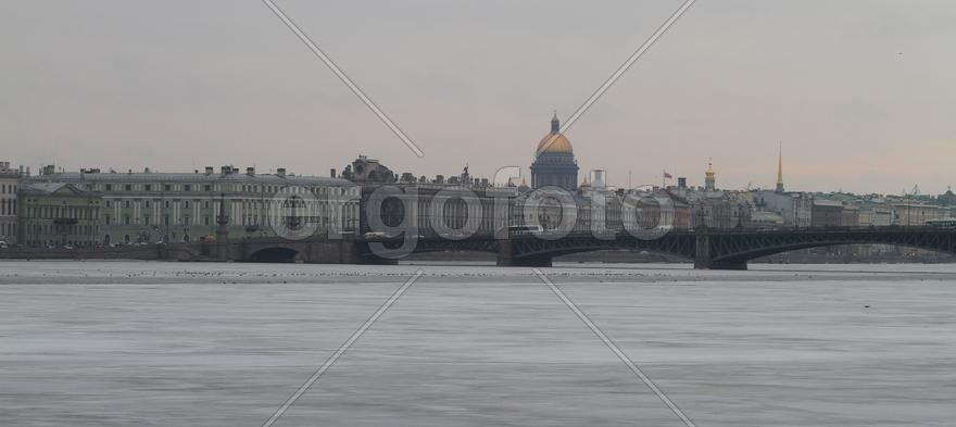 Купол Исаакия у горизонта