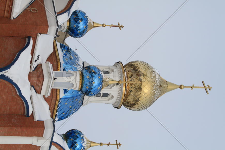 Золотой купол церкви 