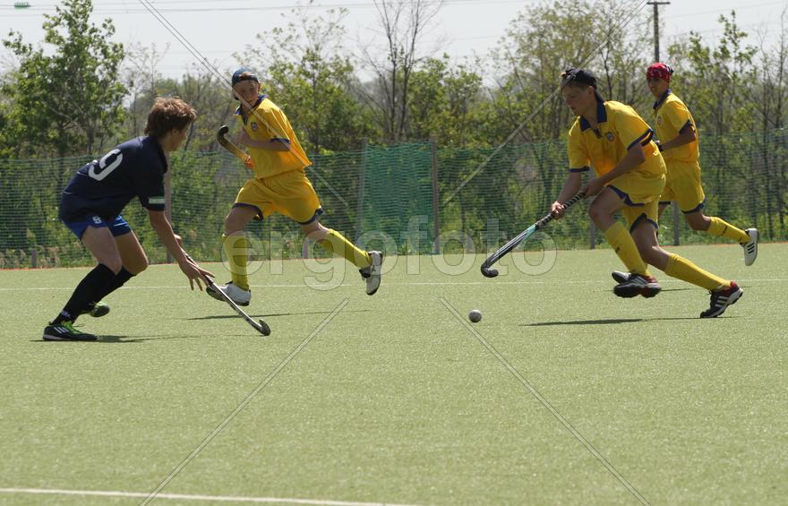 Один против трёх