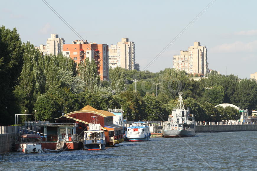 Суда на причале 