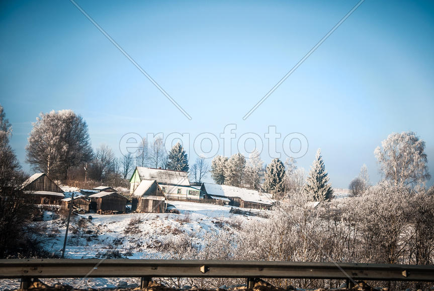 дом у дороги