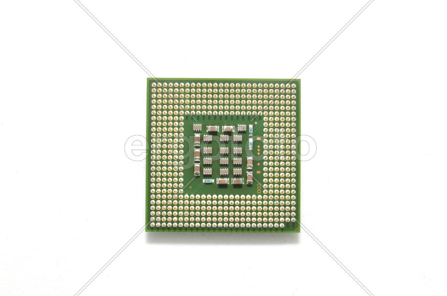 Процессор на белом фоне крупным планом