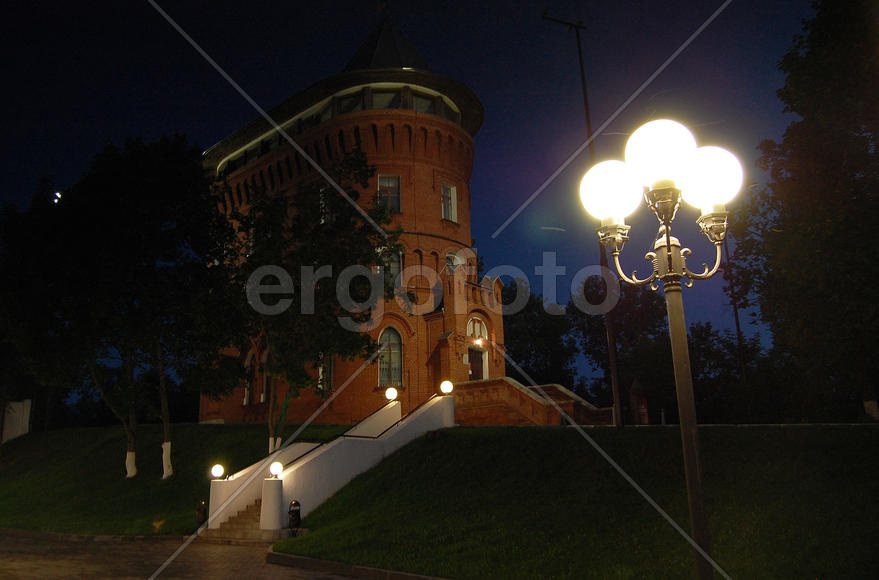 Владимир. Город Владимир. Водонапорная башня ночью