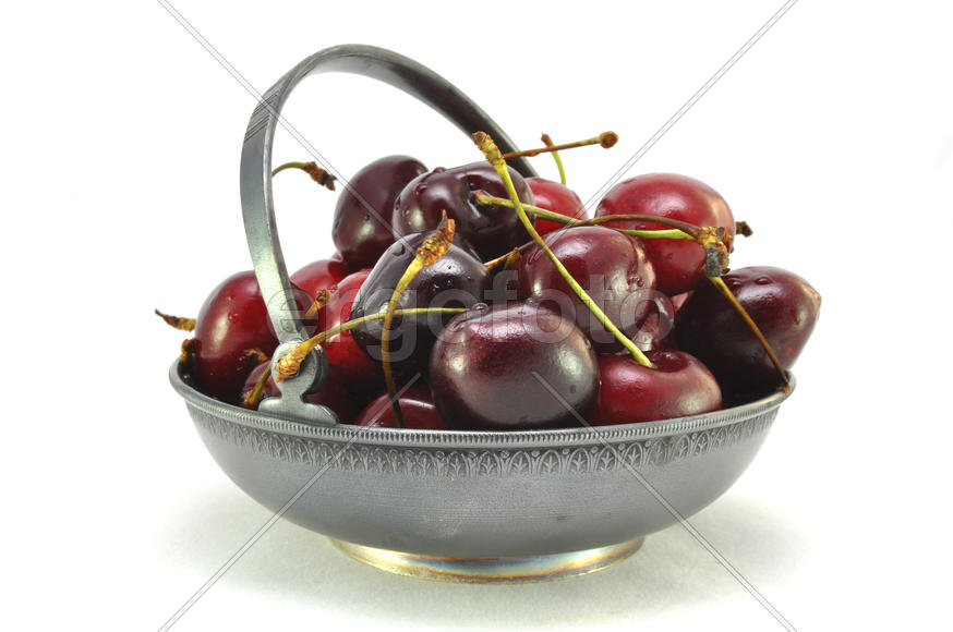 Черешня на белом фоне