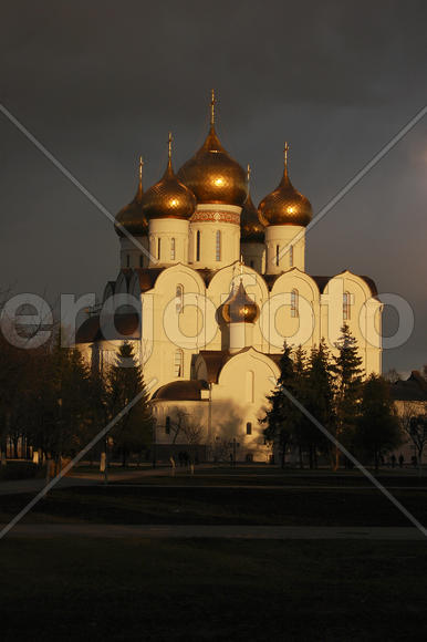 Ярославль. Храм в лучах вечернего солнца