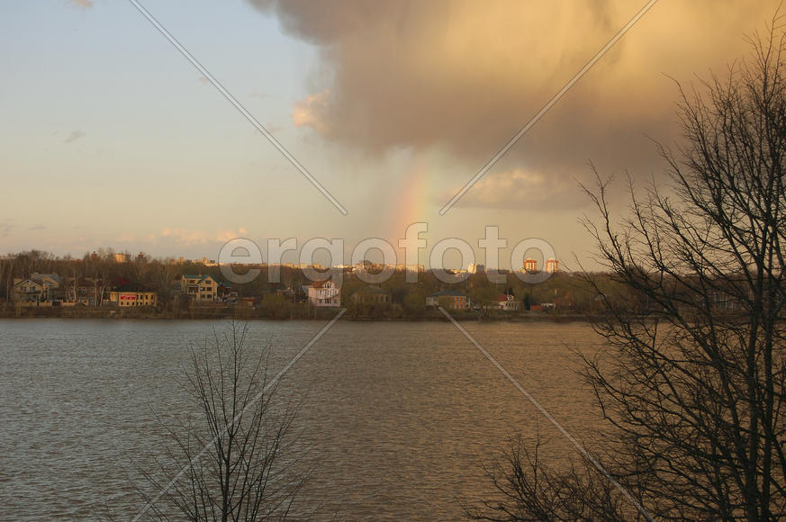 Ярославль. Туча и радуга над Волгой