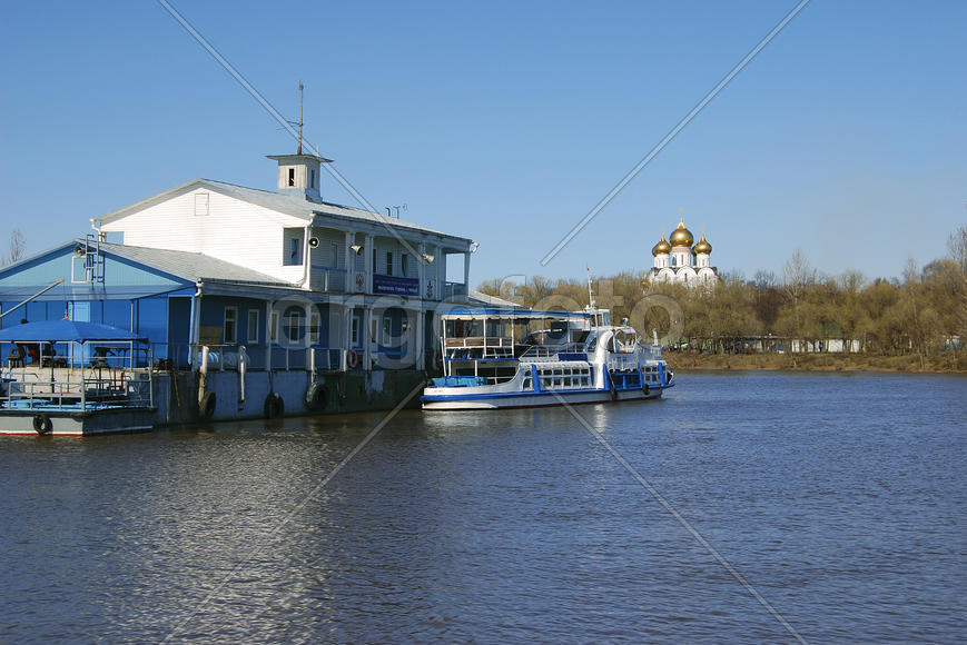 Ярославль. Набережная, вид на храм