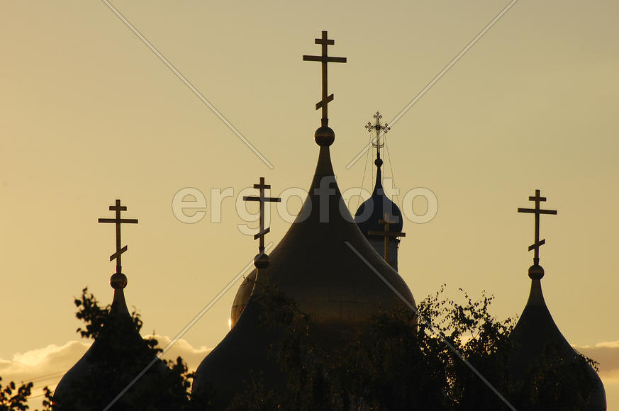 Коломна. Купола храма на закате