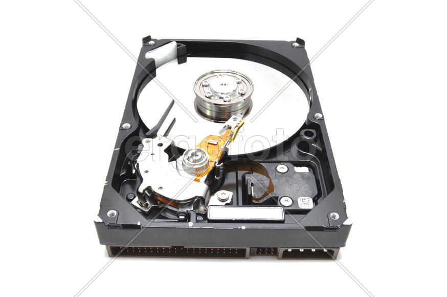 Жесткий диск крупным планом на белом фоне