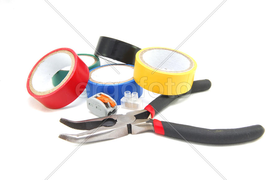 Изолента, плоскогубцы, коннектор, клемма