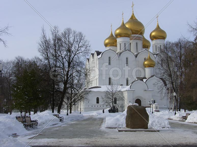 Новый собор на стрелке в Ярославле